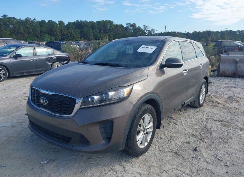 Photo 2 of 2019 Kia Sorento 2.4L LX (VIN 5XYPG4A31KG506086)