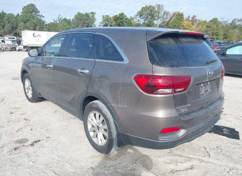 Photo 3 of 2019 Kia Sorento 2.4L LX (VIN 5XYPG4A31KG506086)