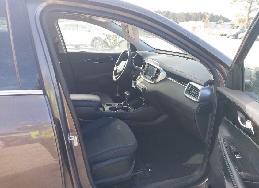 Photo 5 of 2019 Kia Sorento 2.4L LX (VIN 5XYPG4A31KG506086)