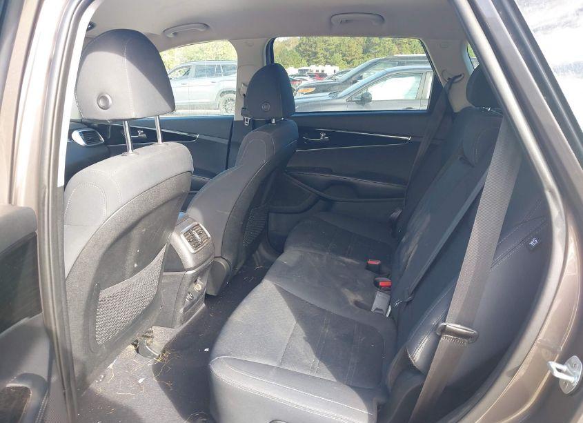 Photo 8 of 2019 Kia Sorento 2.4L LX (VIN 5XYPG4A31KG506086)