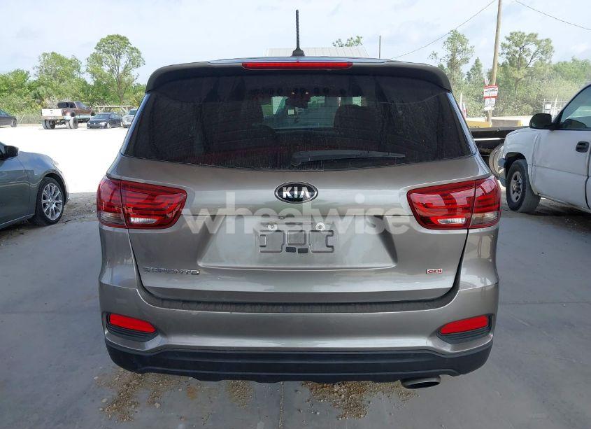 Photo 17 of 2019 Kia Sorento 2.4L LX (VIN 5XYPG4A31KG543915)