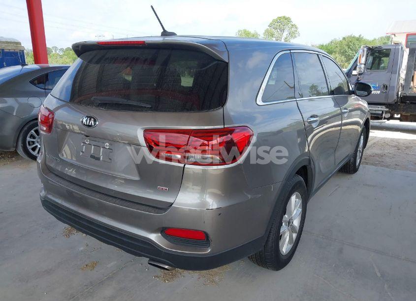 Photo 4 of 2019 Kia Sorento 2.4L LX (VIN 5XYPG4A31KG543915)