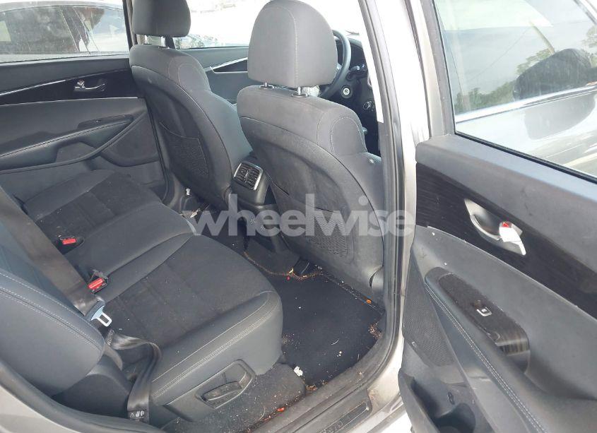 Photo 8 of 2019 Kia Sorento 2.4L LX (VIN 5XYPG4A31KG543915)