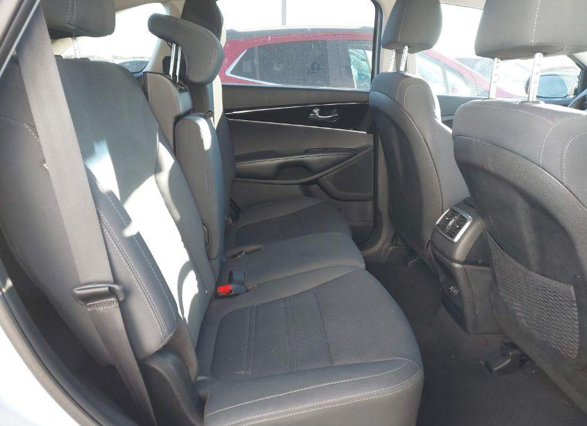 Photo 8 of 2019 Kia Sorento 2.4L L (VIN 5XYPG4A31KG549732)