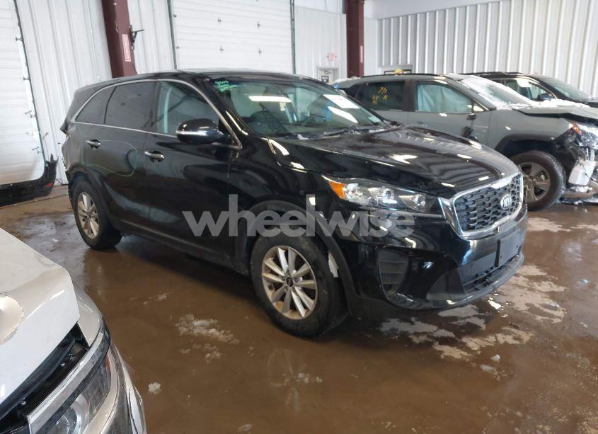 2019 Kia Sorento 2.4L LX (VIN 5XYPG4A31KG569592) main photo