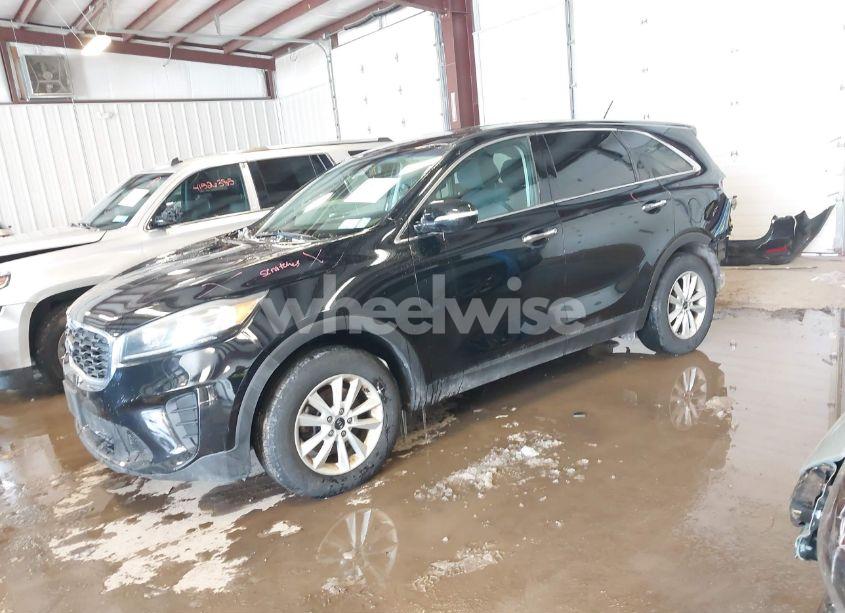 Photo 2 of 2019 Kia Sorento 2.4L LX (VIN 5XYPG4A31KG569592)