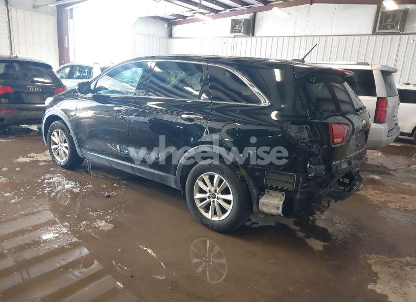 Photo 3 of 2019 Kia Sorento 2.4L LX (VIN 5XYPG4A31KG569592)