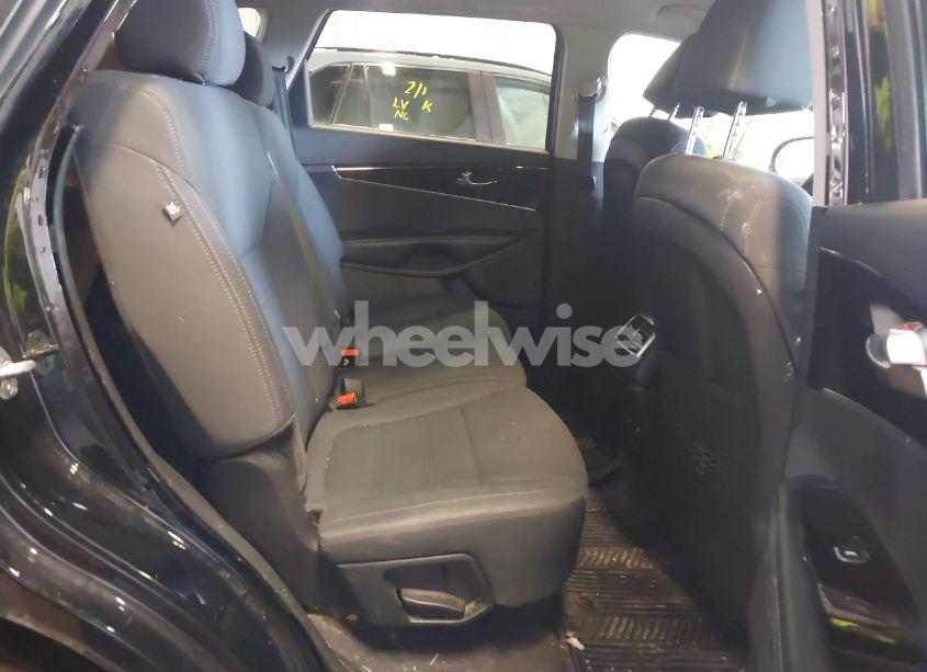 Photo 8 of 2019 Kia Sorento 2.4L LX (VIN 5XYPG4A31KG569592)