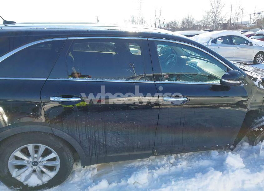 Photo 14 of 2019 Kia Sorento 2.4L L (VIN 5XYPG4A31KG577496)