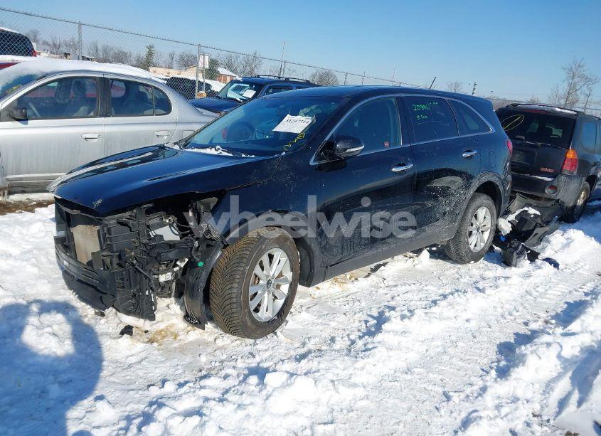 Photo 2 of 2019 Kia Sorento 2.4L L (VIN 5XYPG4A31KG577496)