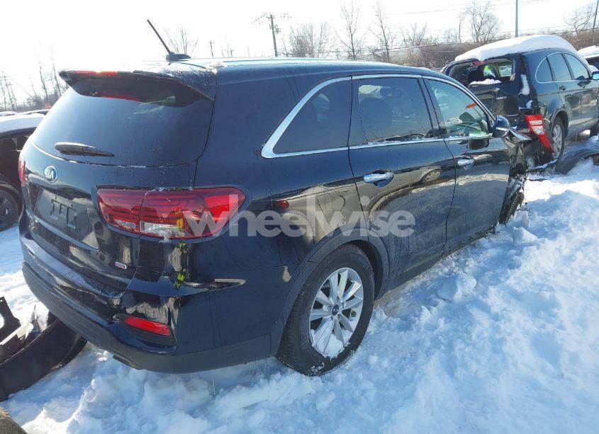 Photo 4 of 2019 Kia Sorento 2.4L L (VIN 5XYPG4A31KG577496)