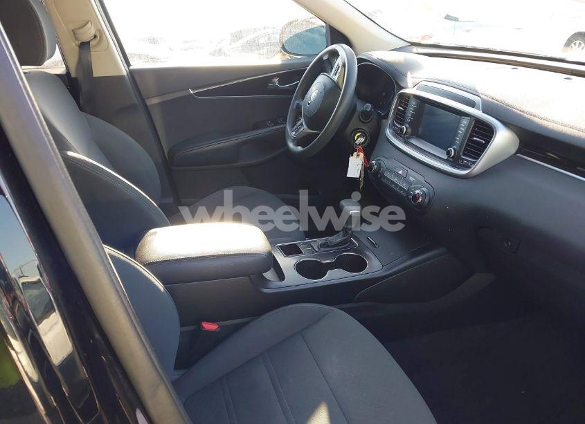 Photo 5 of 2019 Kia Sorento 2.4L L (VIN 5XYPG4A31KG577496)
