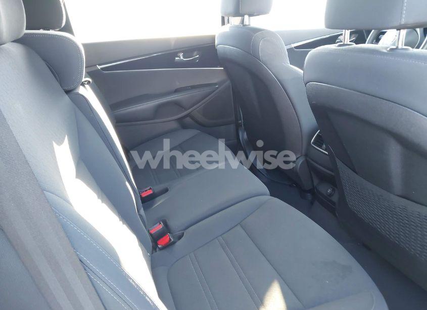 Photo 8 of 2019 Kia Sorento 2.4L L (VIN 5XYPG4A31KG577496)