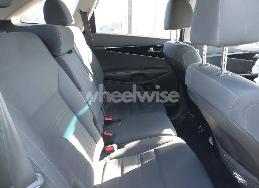 Photo 8 of 2019 Kia Sorento 2.4L L (VIN 5XYPG4A31KG582052)