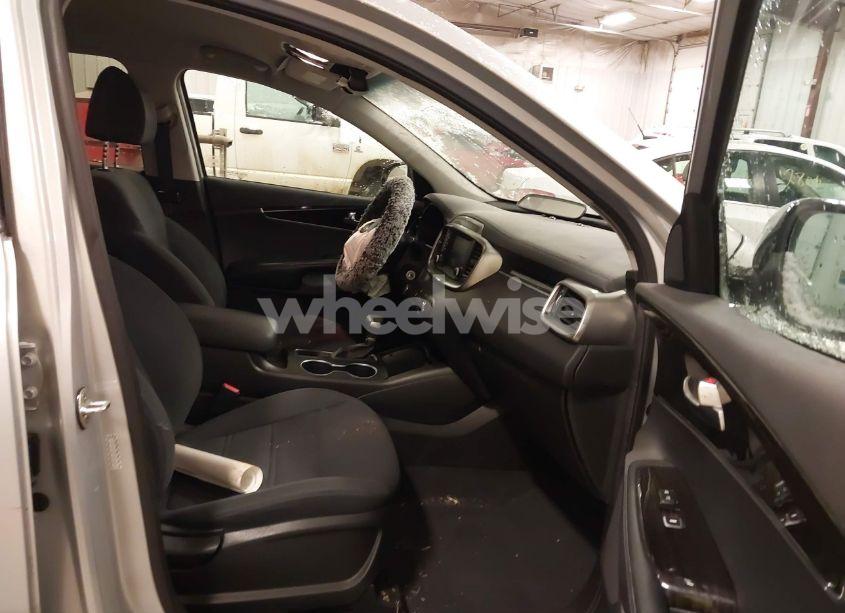 Photo 5 of 2020 Kia Sorento 2.4L L (VIN 5XYPG4A31LG623295)