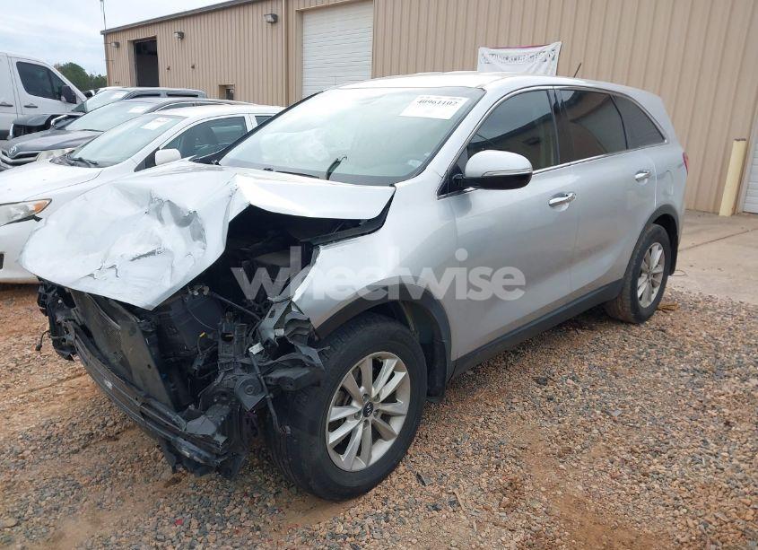 Photo 2 of 2020 Kia Sorento 2.4L L (VIN 5XYPG4A31LG646530)
