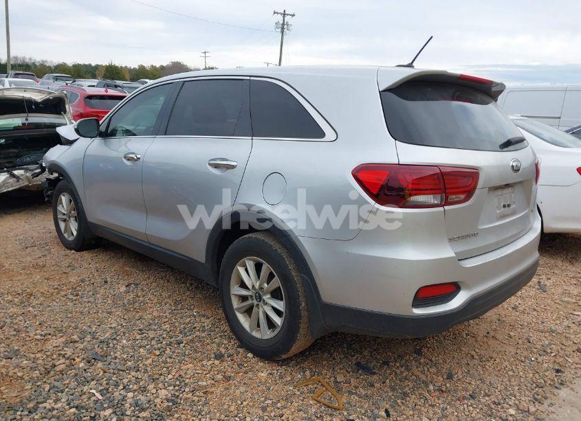 Photo 3 of 2020 Kia Sorento 2.4L L (VIN 5XYPG4A31LG646530)