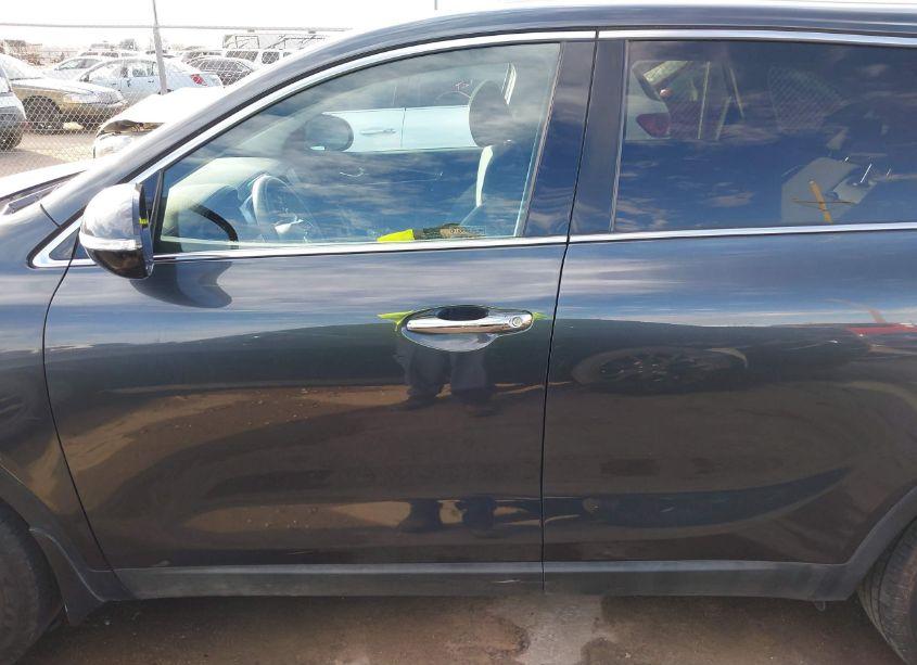 Photo 14 of 2020 Kia Sorento 2.4L LX (VIN 5XYPG4A31LG658015)