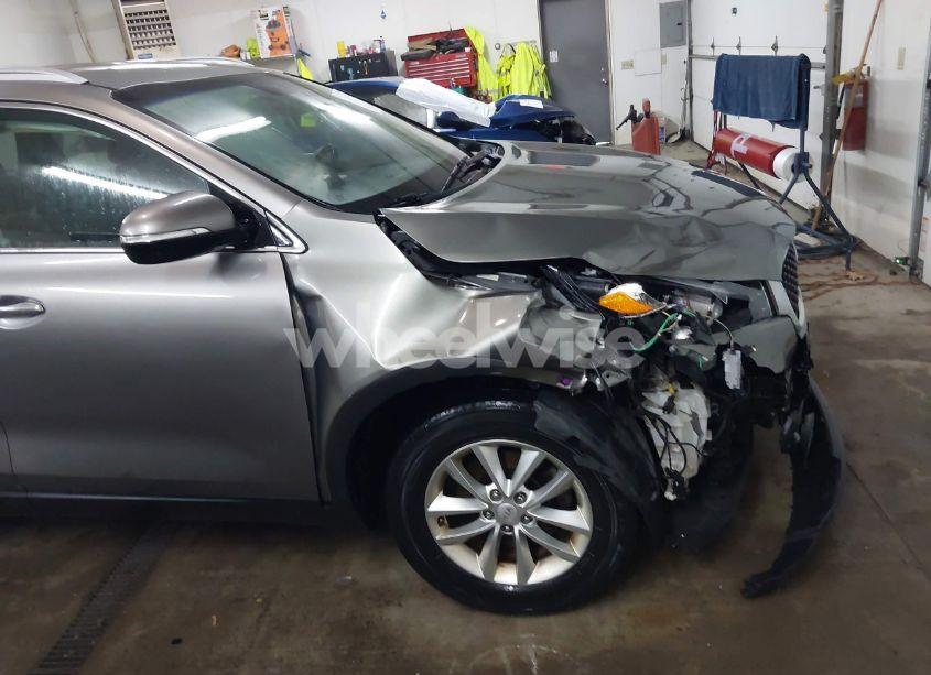 Photo 17 of 2016 Kia Sorento 2.4L LX (VIN 5XYPG4A32GG030616)