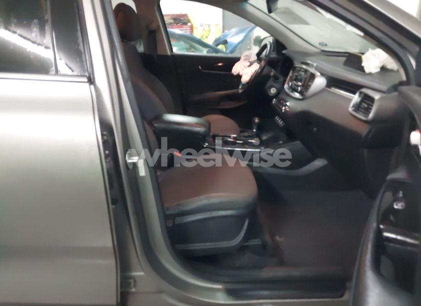 Photo 5 of 2016 Kia Sorento 2.4L LX (VIN 5XYPG4A32GG030616)