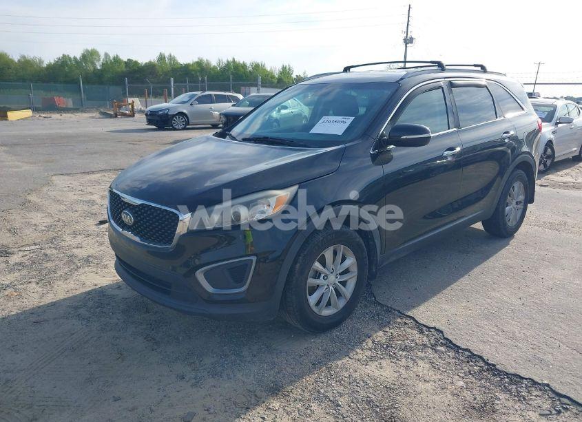 Photo 2 of 2016 Kia Sorento 2.4L LX (VIN 5XYPG4A32GG086300)