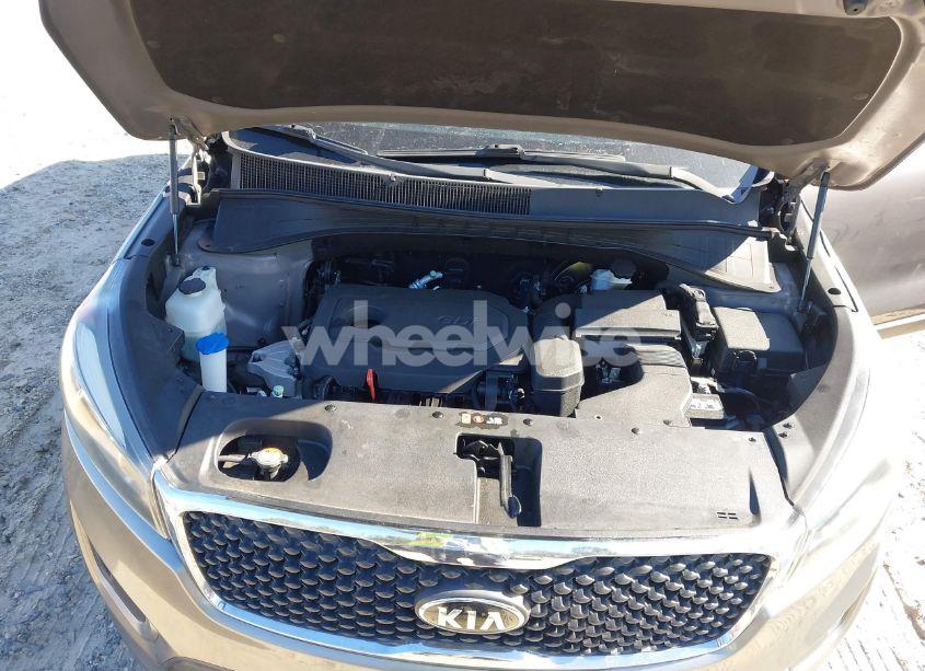 Photo 10 of 2016 Kia Sorento 2.4L L (VIN 5XYPG4A32GG115679)