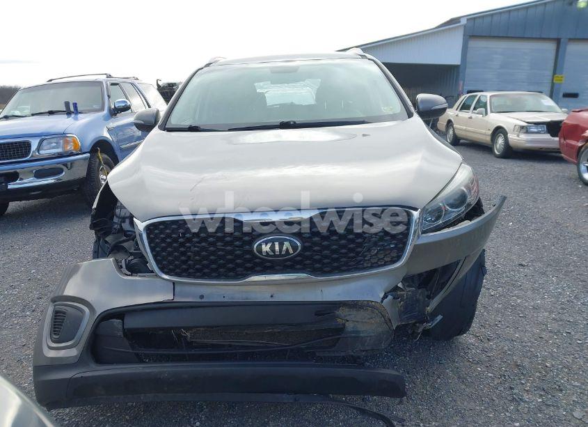 Photo 13 of 2016 Kia Sorento 2.4L LX (VIN 5XYPG4A32GG118100)