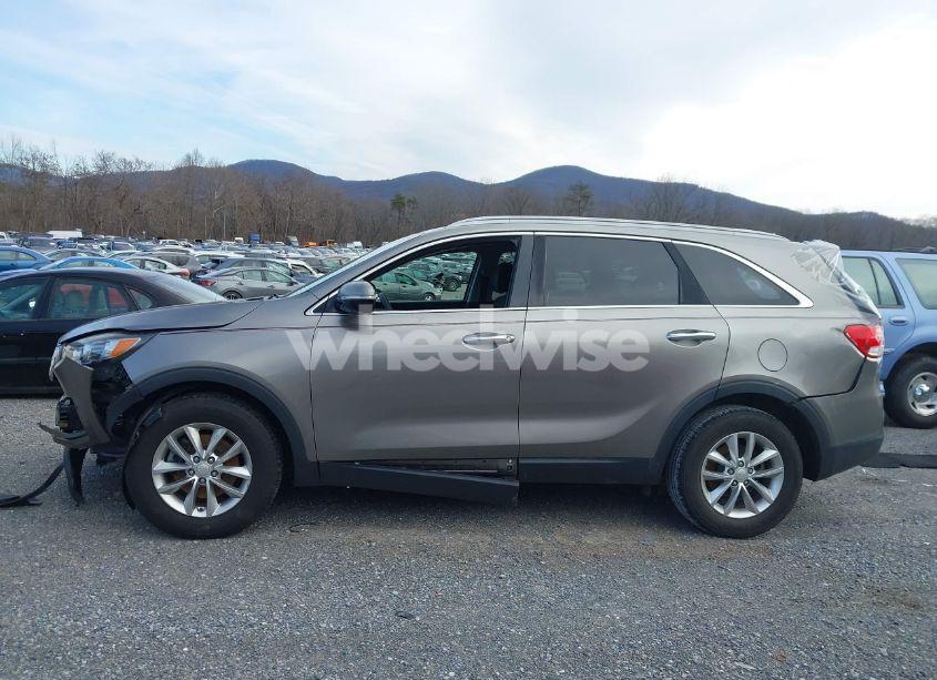 Photo 15 of 2016 Kia Sorento 2.4L LX (VIN 5XYPG4A32GG118100)
