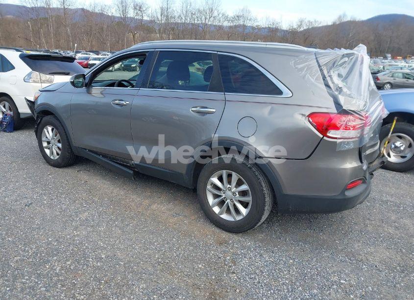 Photo 3 of 2016 Kia Sorento 2.4L LX (VIN 5XYPG4A32GG118100)