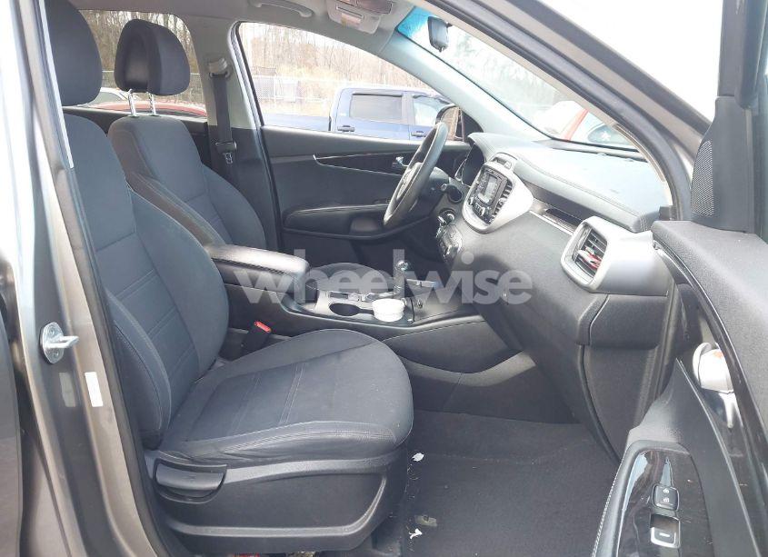 Photo 5 of 2016 Kia Sorento 2.4L LX (VIN 5XYPG4A32GG118100)
