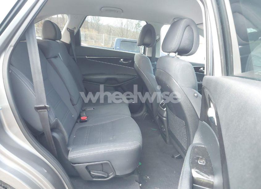 Photo 8 of 2016 Kia Sorento 2.4L LX (VIN 5XYPG4A32GG118100)