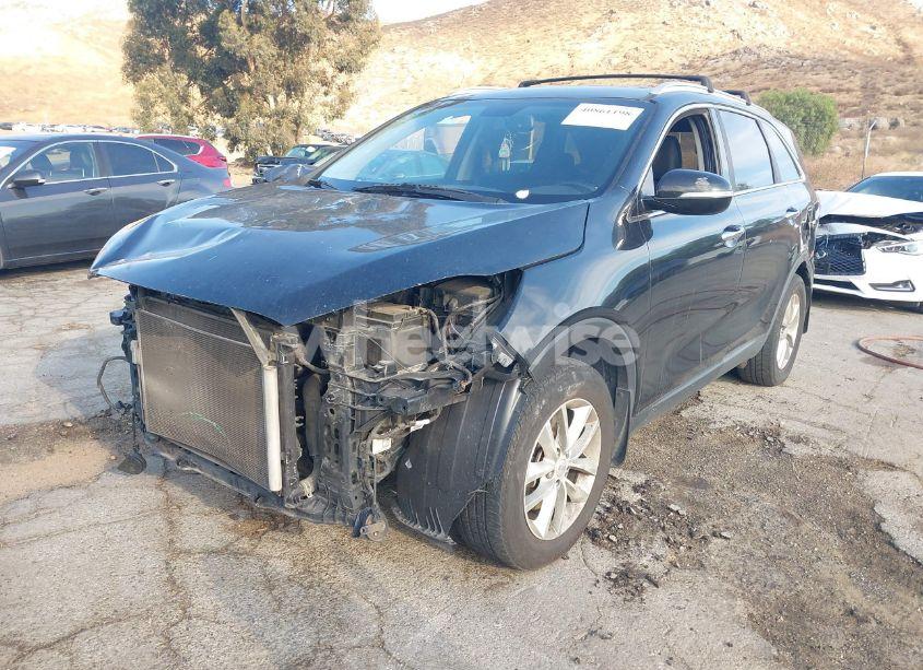 Photo 2 of 2016 Kia Sorento 2.4L LX (VIN 5XYPG4A32GG119134)