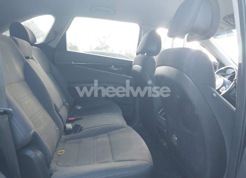 Photo 8 of 2016 Kia Sorento 2.4L LX (VIN 5XYPG4A32GG119134)