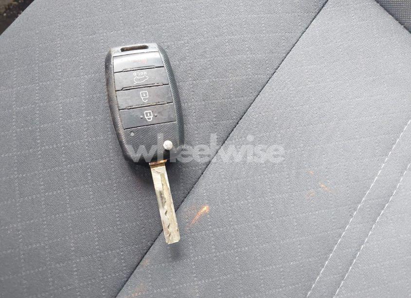 Photo 11 of 2016 Kia Sorento 2.4L LX (VIN 5XYPG4A32GG185733)