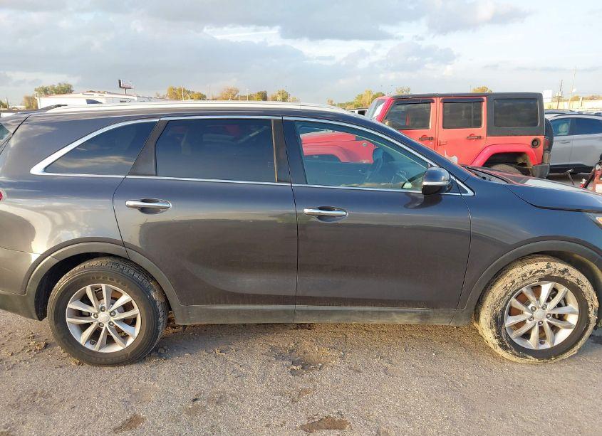 Photo 13 of 2017 Kia Sorento 2.4L LX (VIN 5XYPG4A32HG220451)
