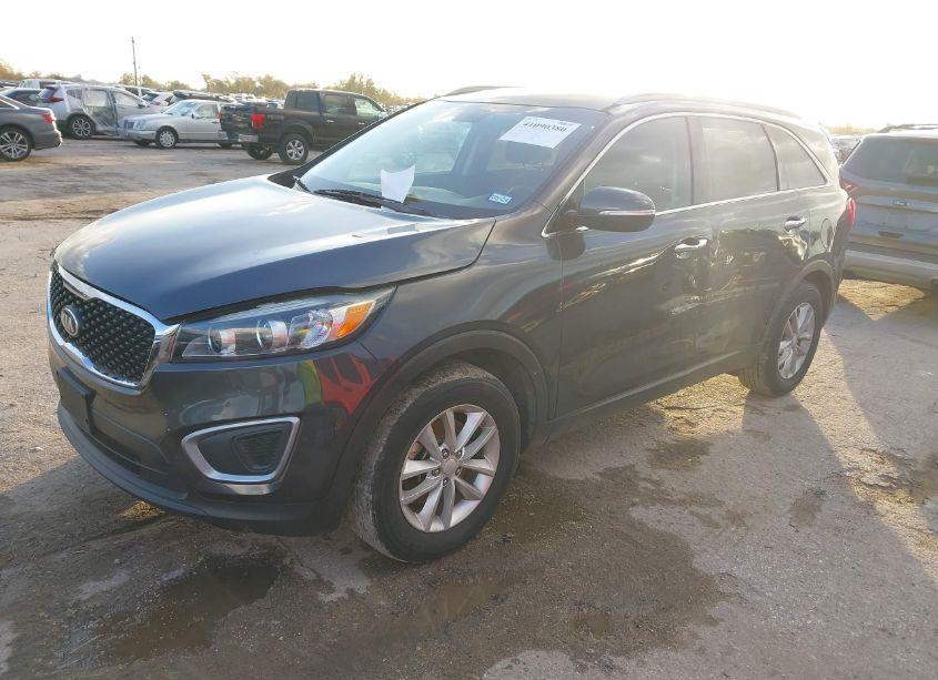 Photo 2 of 2017 Kia Sorento 2.4L LX (VIN 5XYPG4A32HG220451)
