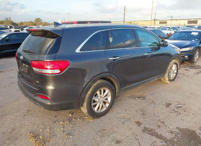 Photo 4 of 2017 Kia Sorento 2.4L LX (VIN 5XYPG4A32HG220451)