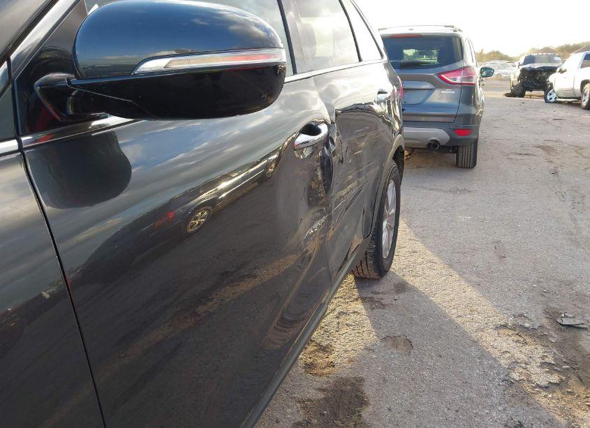 Photo 6 of 2017 Kia Sorento 2.4L LX (VIN 5XYPG4A32HG220451)