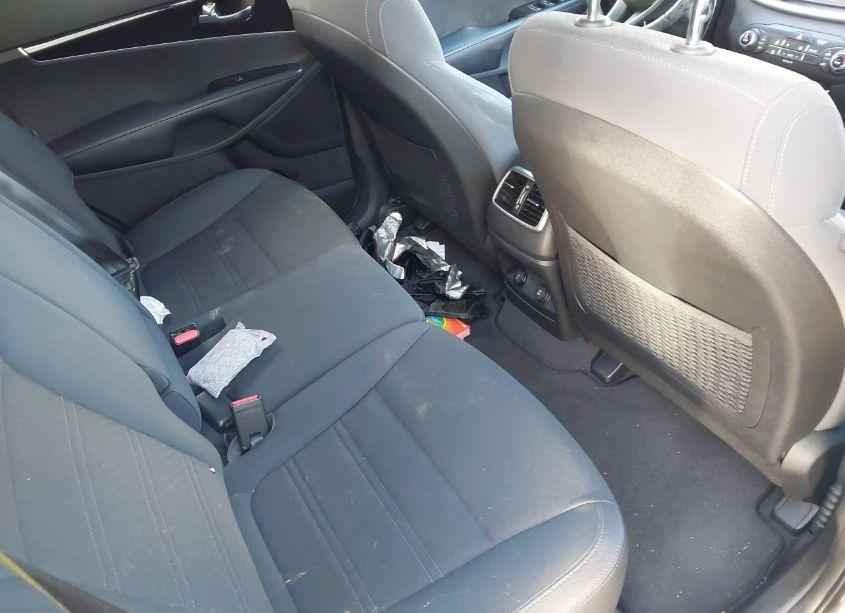 Photo 8 of 2017 Kia Sorento 2.4L LX (VIN 5XYPG4A32HG220451)