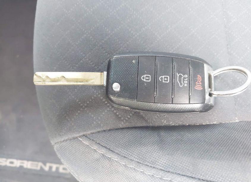 Photo 11 of 2017 Kia Sorento 2.4L LX (VIN 5XYPG4A32HG241736)