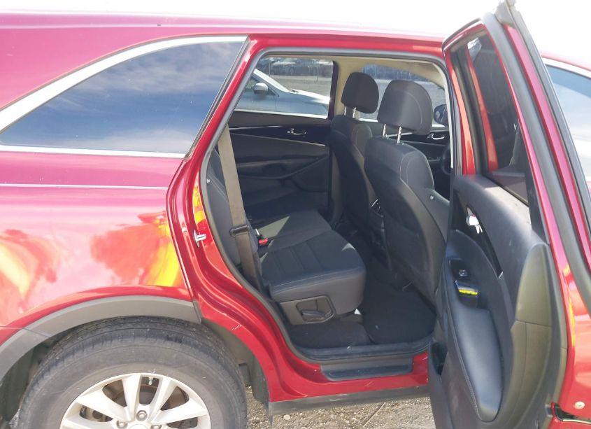 Photo 8 of 2017 Kia Sorento 2.4L LX (VIN 5XYPG4A32HG241736)