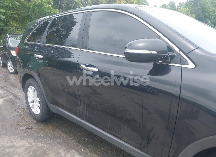 Photo 13 of 2017 Kia Sorento 2.4L L (VIN 5XYPG4A32HG265440)