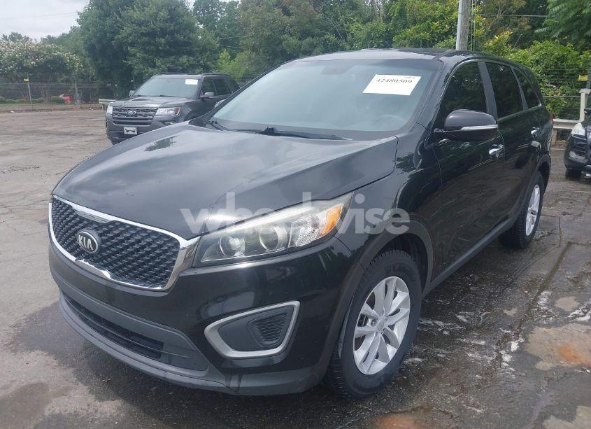 Photo 2 of 2017 Kia Sorento 2.4L L (VIN 5XYPG4A32HG265440)
