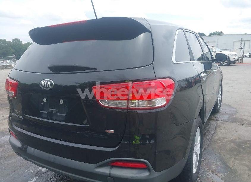 Photo 4 of 2017 Kia Sorento 2.4L L (VIN 5XYPG4A32HG265440)