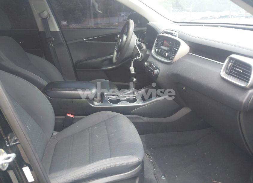 Photo 5 of 2017 Kia Sorento 2.4L L (VIN 5XYPG4A32HG265440)