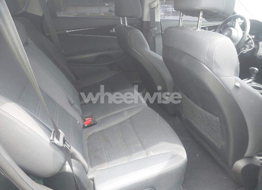 Photo 8 of 2017 Kia Sorento 2.4L L (VIN 5XYPG4A32HG265440)