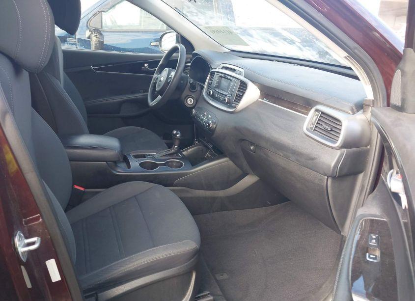 Photo 5 of 2017 Kia Sorento 2.4L LX (VIN 5XYPG4A32HG265745)