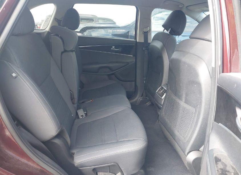 Photo 8 of 2017 Kia Sorento 2.4L LX (VIN 5XYPG4A32HG265745)