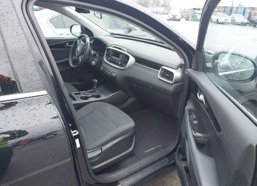 Photo 5 of 2017 Kia Sorento 2.4L L (VIN 5XYPG4A32HG279791)