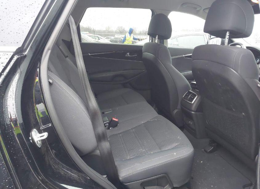 Photo 8 of 2017 Kia Sorento 2.4L L (VIN 5XYPG4A32HG279791)